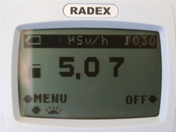 Radiation monitor: 5.07 &mu;Sv/h